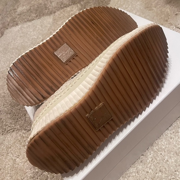 Like new Dolce Vita Dolen Pearl Sneakers Size 8. Retails for $89 - Picture 5 of 7